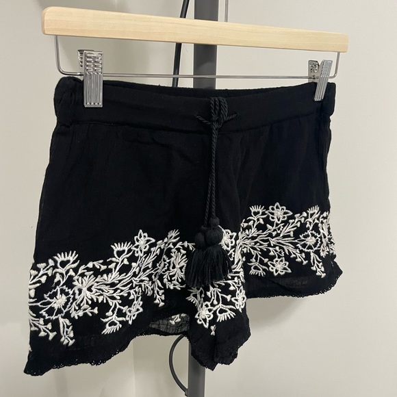 Zara Shorts - Picture 2 of 4